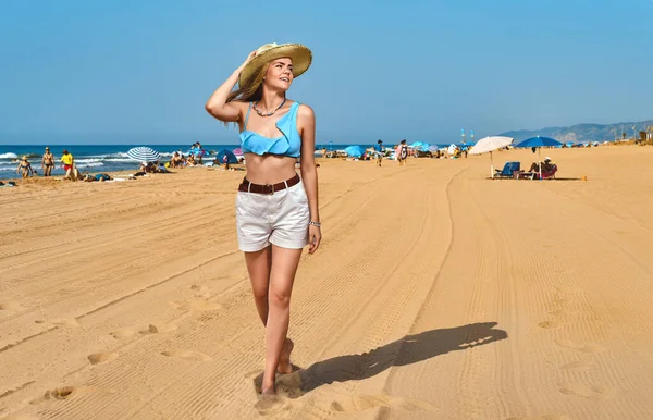 Beautiful Woman Blue Bikini Tropical Beach Portrait Happy Young Woman Foto Stock