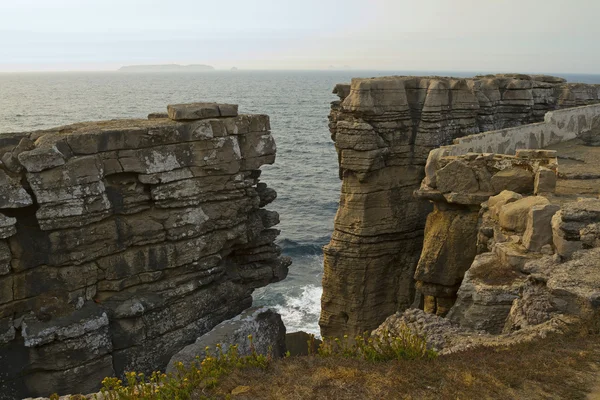 Schöne Klippen von Peniche — Stockfoto