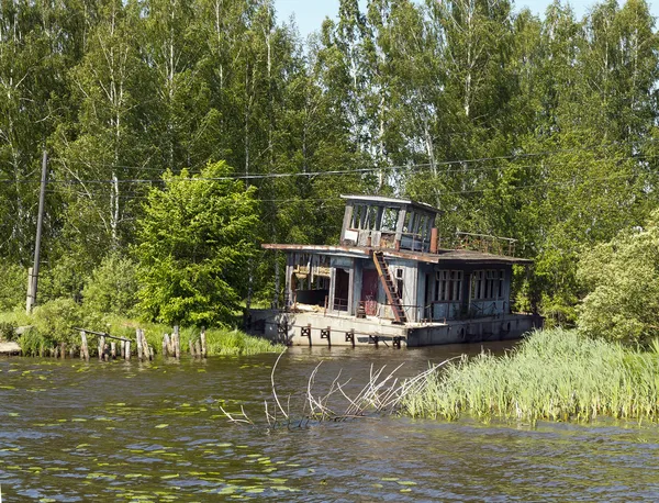 Oude rivier ponton huis — Stockfoto