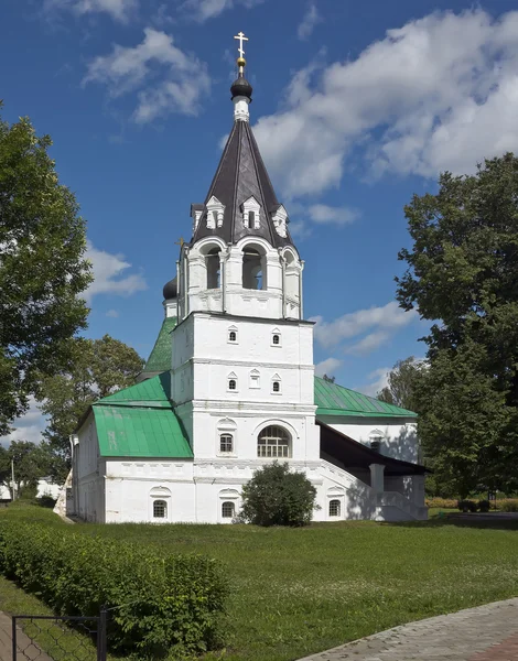 Alexandrovskaya sloboda: zvonice přímluvu církve — Stock fotografie
