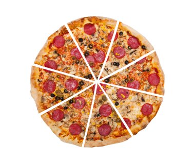 Pizza beyazda izole.