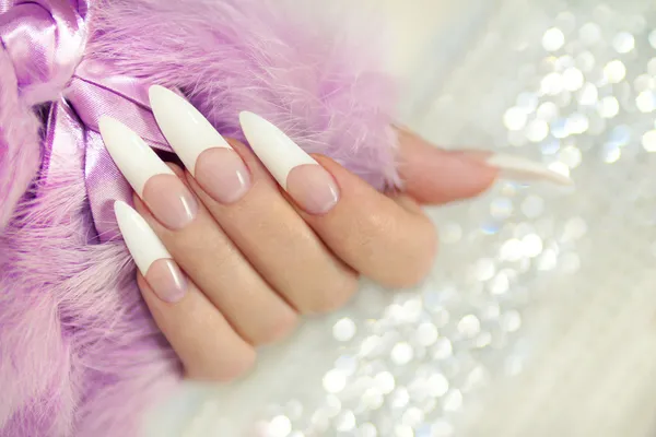 Francuski manicure długi. — Zdjęcie stockowe