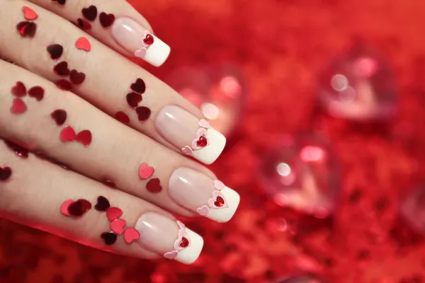 Manicura con corazones . —  Fotos de Stock