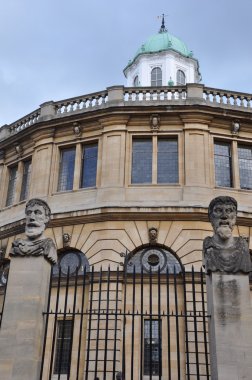 Oxford Üniversitesi