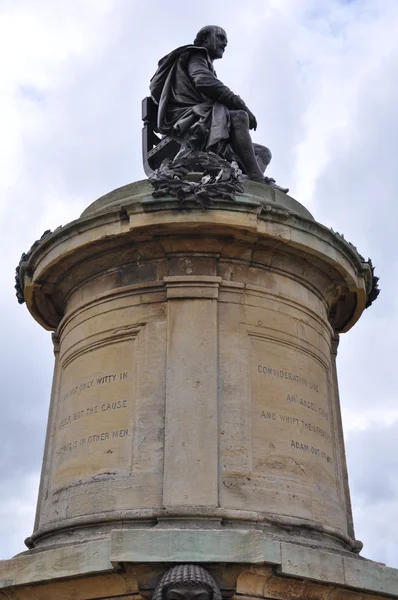 Estátua de William Shakespeare em Stratford-upon-Avon, Inglaterra — Fotografia de Stock