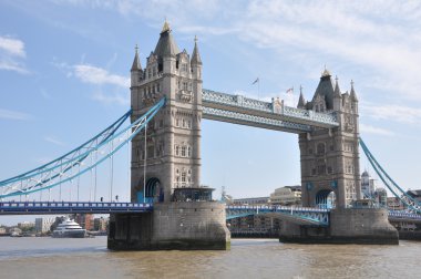 Londra 'daki kule köprüsü