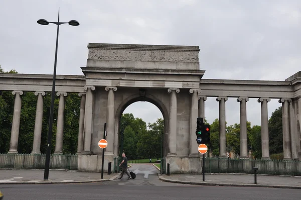 Grand entree naar Hyde park, Hyde Park Corner, naast Apsley House in Londen, Engeland — Stockfoto