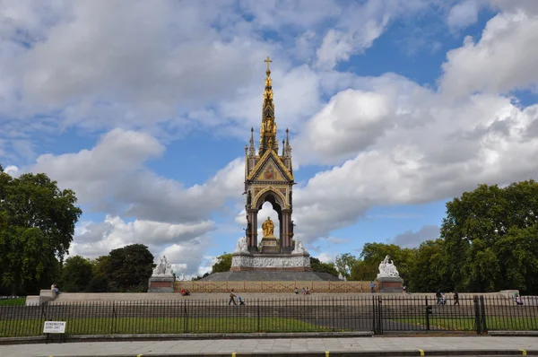 런던, 영국에서 프린스 앨버트 기념관 — 스톡 사진