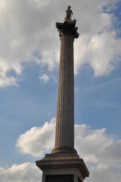 Nelsonkolonnen på Trafalgar Square i London — Stockfoto