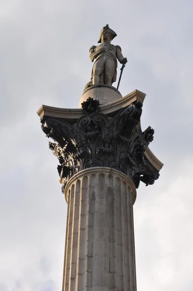 Nelsonův sloup na Trafalgar Square v Londýně — Stock fotografie