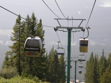 Lake louise gondol ve chairlifts banff national park, alberta, Kanada