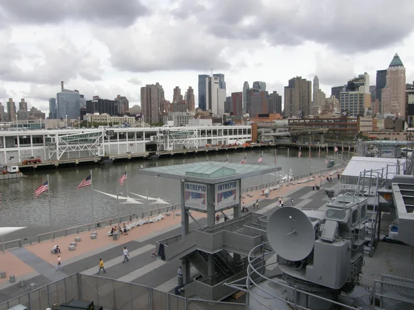 Intrepid museum i new york city — Stockfoto