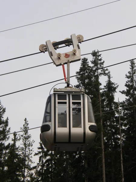Gondolas en Sulphur Mountain en el Parque Nacional Banff en Alberta, Canadá —  Fotos de Stock