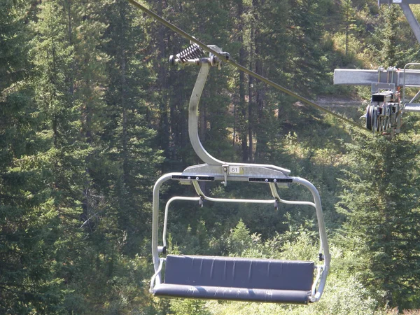 Lago Louise Gondola y telesillas en el Parque Nacional Banff, Alberta, Canadá — Foto de Stock