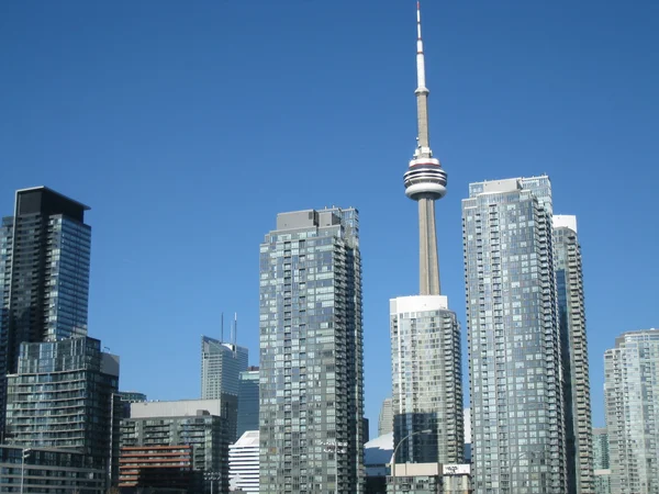 Сі-Ен Тауер і центр міста Торонто в Канаді — стокове фото