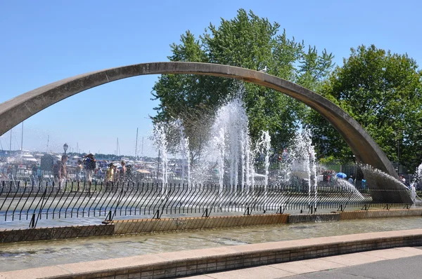 在金斯敦，安大略省在加拿大联邦拱喷泉 — 图库照片