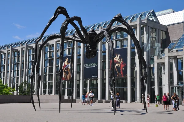 Escultura de aranha em frente à Galeria Nacional do Canadá em Ottawa, Canadá — Fotografia de Stock