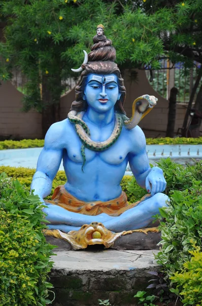 Estátua do Senhor Hindu Krishna em Shree Swaminarayan Gurukul em Hyderabad, Índia — Fotografia de Stock