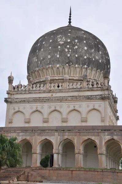 Qutb shahi graven in hyderabad, india — Stockfoto