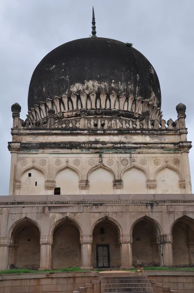 Qutb shahi graven in hyderabad, india — Stockfoto