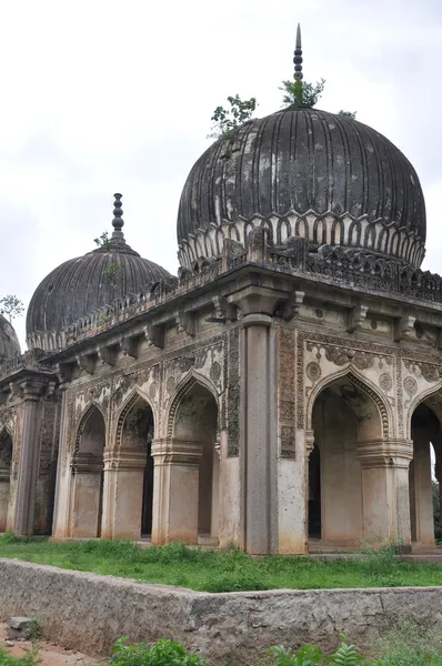 Qutb shahi graven in hyderabad, india — Stockfoto