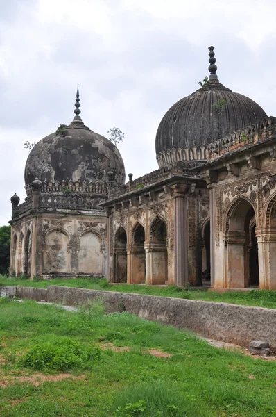 Qutb shahi graven in hyderabad, india — Stockfoto