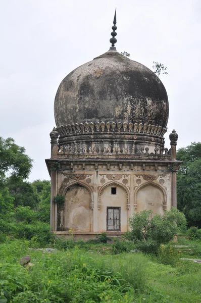 Qutb shahi graven in hyderabad, india — Stockfoto