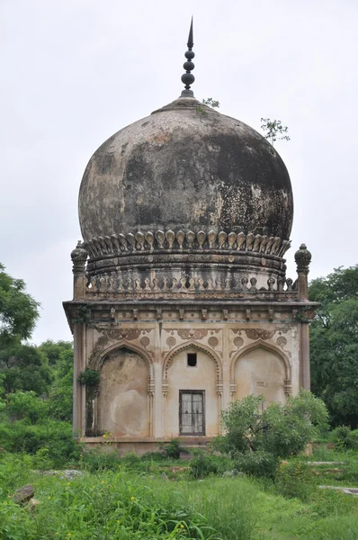 Qutb shahi graven in hyderabad, india — Stockfoto