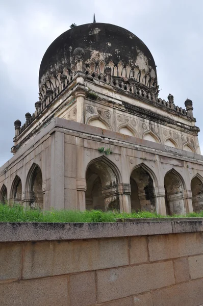 Qutb shahi graven in hyderabad, india — Stockfoto