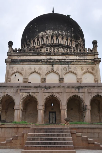 Qutb shahi graven in hyderabad, india — Stockfoto