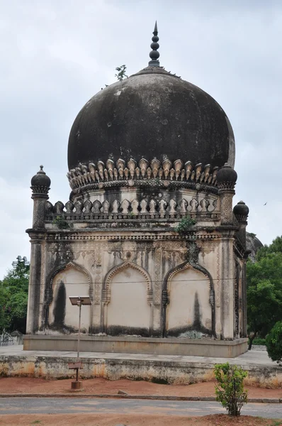 Qutb shahi graven in hyderabad, india — Stockfoto