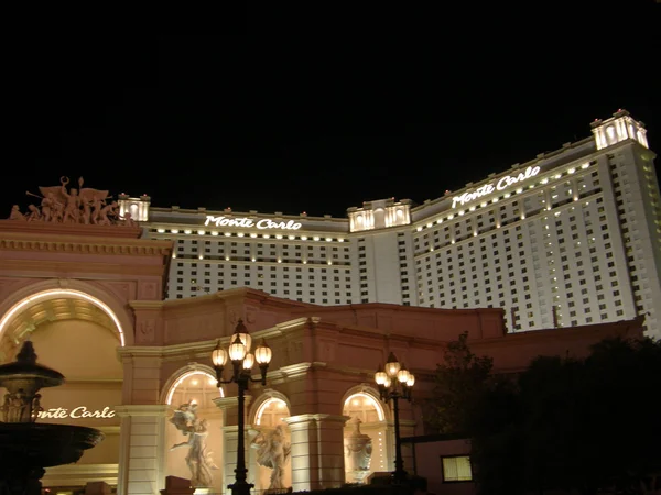 Monte carlo hotel and casino v las vegas — Stock fotografie