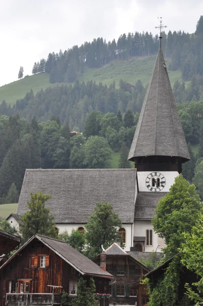 Igreja nos Alpes na Suíça — Fotografia de Stock
