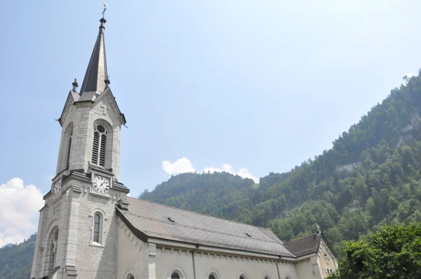 Iglesia en los Alpes en Suiza — Foto de Stock