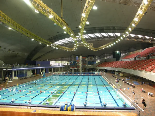 Zwembad in het Olympisch Stadion in montreal (quebec), canada — Stockfoto