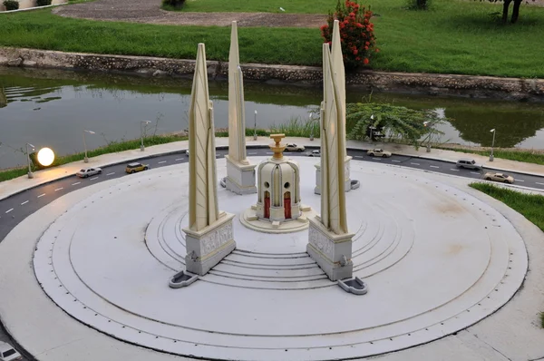 Democracy Monument Replica at Mini Siam in Pattaya — Stock Photo, Image