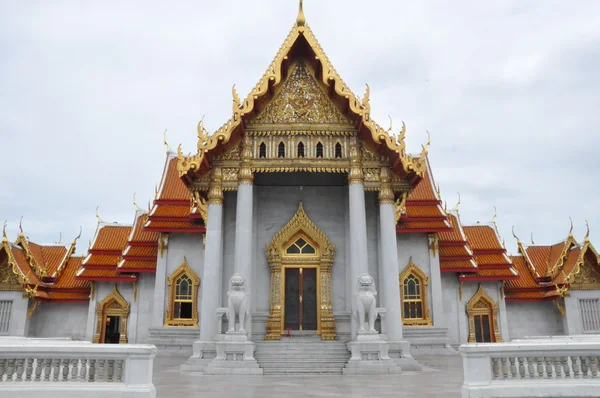 Wat Benjamaborphit em Bangkok, Tailândia — Fotografia de Stock