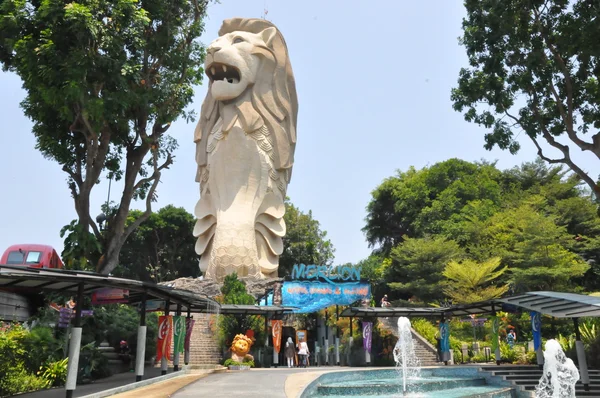 Merlion statyn i sentosa island — Stockfoto