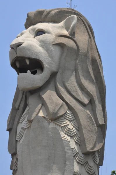 Merlion statyn i sentosa island — Stockfoto