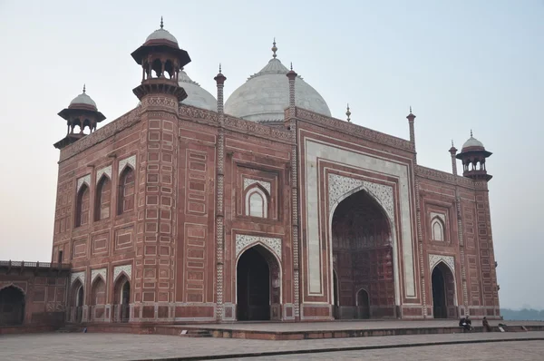 Mosk i Taj Mahal i Agra – stockfoto
