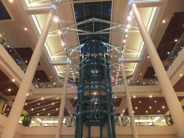 Το εμπορικό κέντρο Burjuman στο Ντουμπάι, Ηνωμένα Αραβικά Εμιράτα — Φωτογραφία Αρχείου