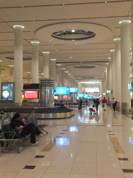 Aeropuerto Internacional de Dubai en los Emiratos Árabes Unidos — Foto de Stock