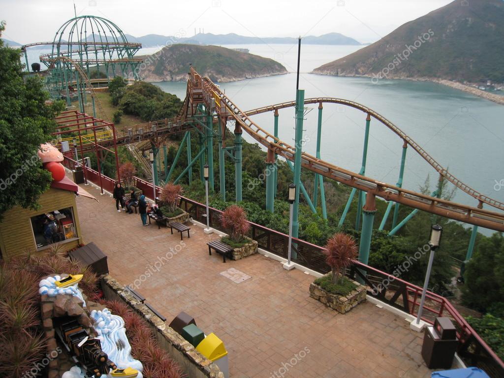 Ocean Park in Hong Kong. It is a marine mammal park, oceanarium, animal theme park and amusement park, situated in Wong Chuk Hang and Nam Long Shan in the Southern District of Hong Kong, China.