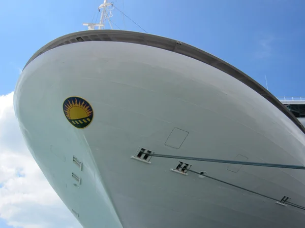 Cruise Ship docked in Antigua — Stock Photo, Image