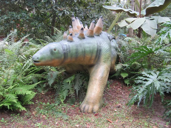 Динозавр репліки — стокове фото