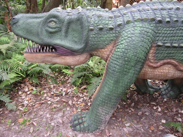 Réplica de dinosaurio — Foto de Stock