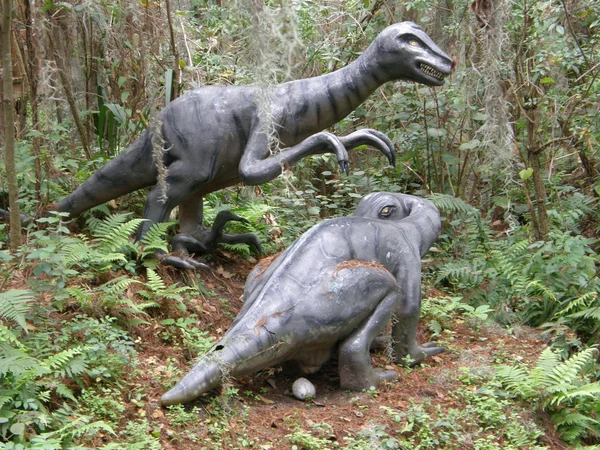 Réplica de dinossauro — Fotografia de Stock