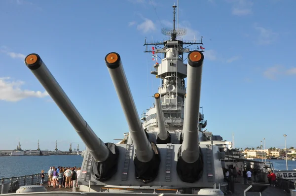 USS "Missouri" pancernik w pearl harbor — Zdjęcie stockowe