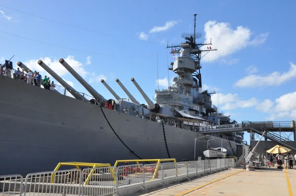 USS missouri slagschip in pearl harbor — Stockfoto