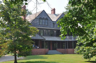 Isaac bell ev Newport